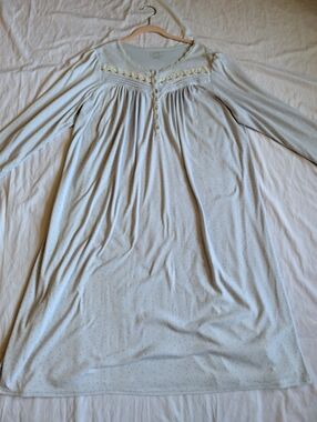 Eileen West Traditional Night Gown Size Large (14/16)